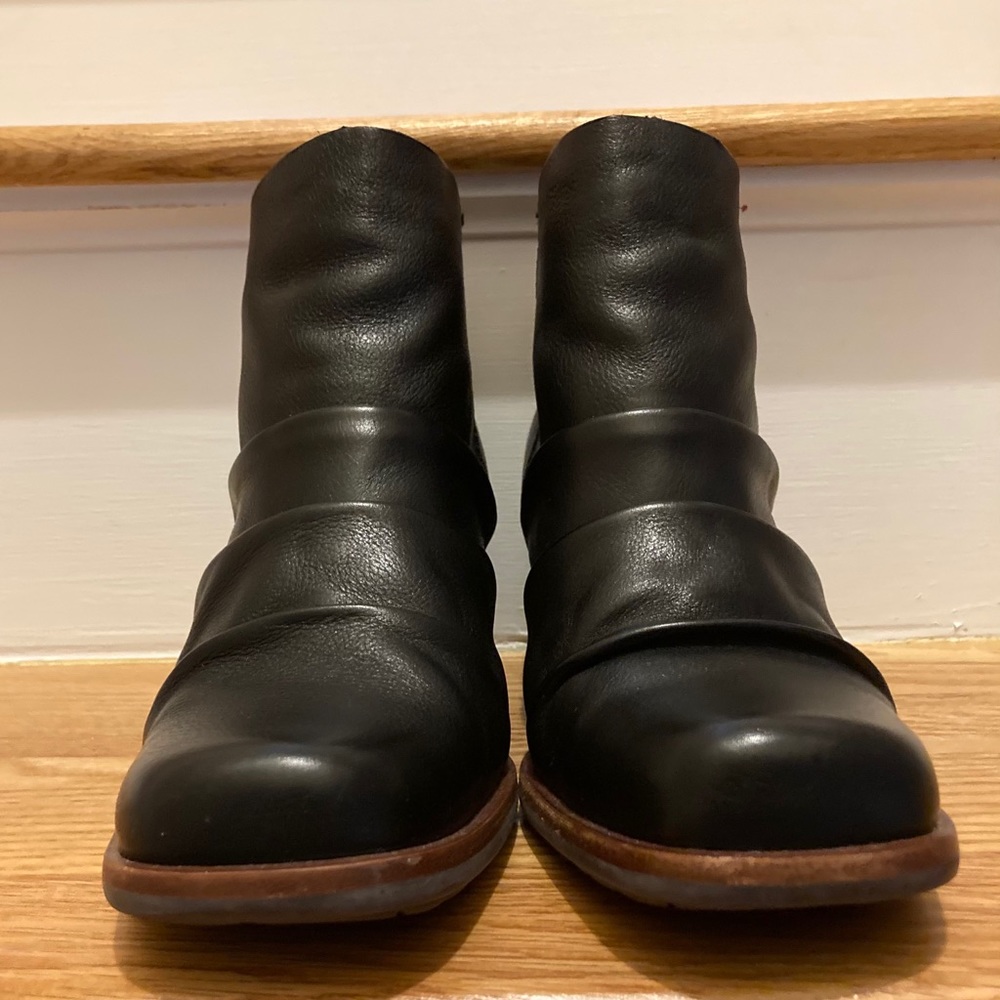 Black leather KORKS booties size 7